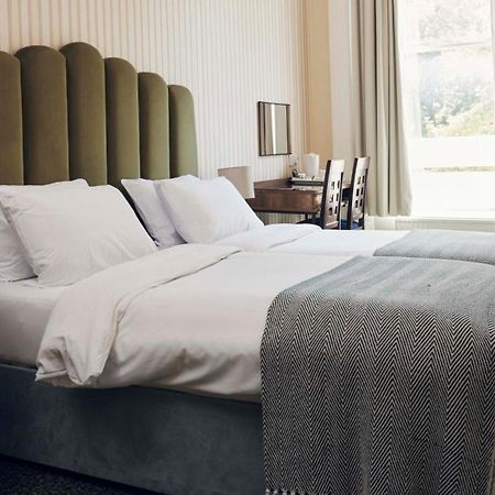 The Columbia Hotel Лондон Екстериор снимка