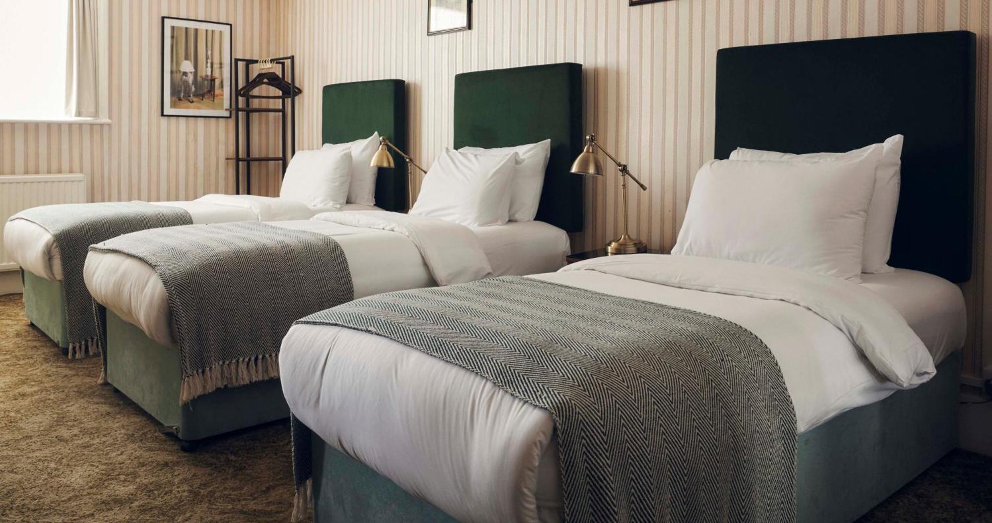 The Columbia Hotel Лондон Екстериор снимка